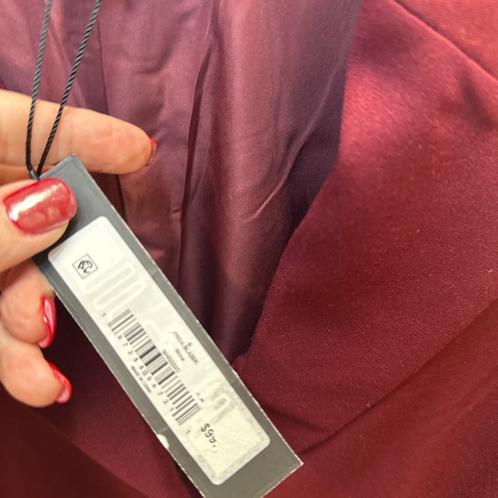 Steve Madden Burgundy Blazer with Notched Lapels and Fitted Silhouette - Picture 3 of 15